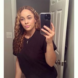 Meet your Posher, Alexis